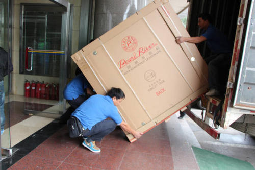 古塔钢琴贵重工艺品无忧运
